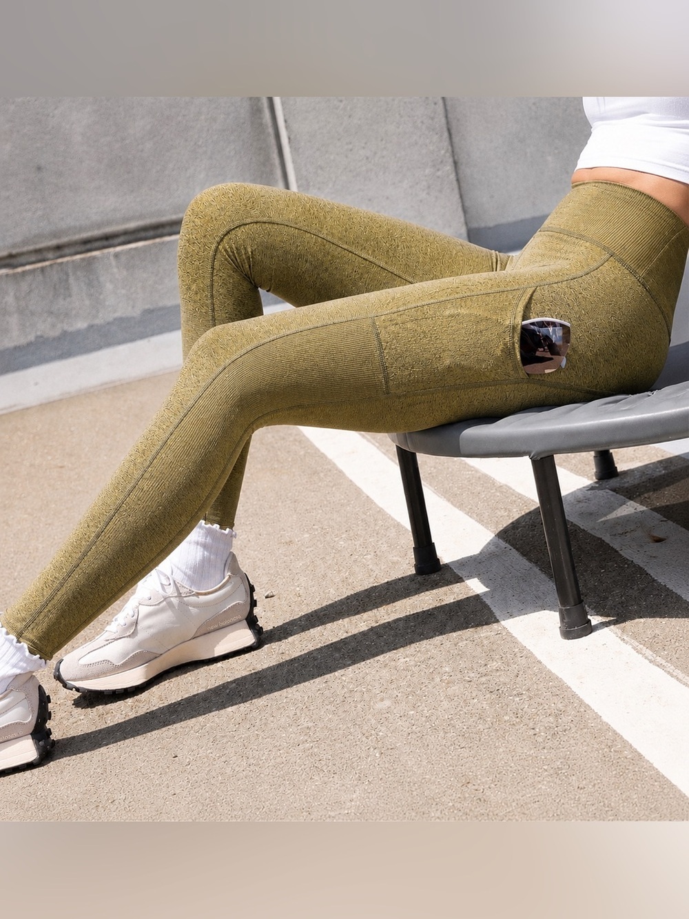 Offline by Aerie NWT The Hugger olive green leggings, medium